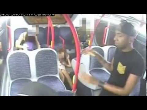 Pieciu murzynow atakuje biala kobiete w autobusie