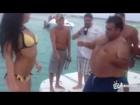 Fat man VS Sexy girl