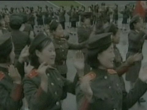 Polnocna Korea - Debile tancza a Narod gloduje 