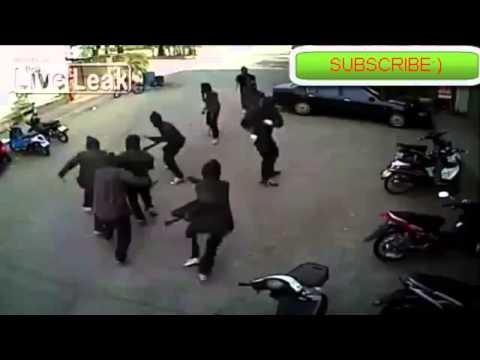 8 bandytow ucieka przed 1 gosciem