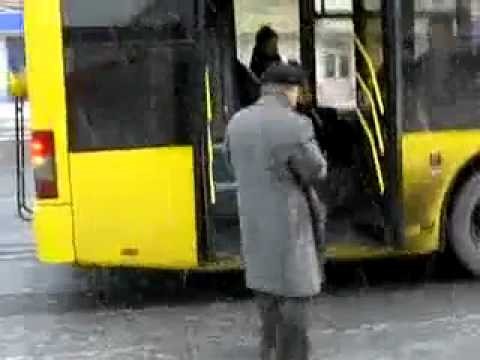 Dziadek zatrzymuje autobus