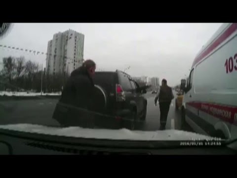 Karetka pogotowia vs "Yandex Taxi" w Moskwie 