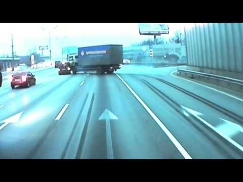 Spowodowal wypadek na zjezdzie autostrady