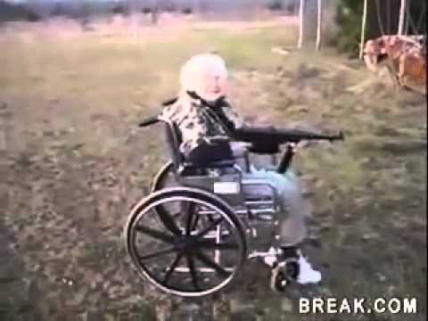 Babcia testuje MP40 -Bron maszynowa