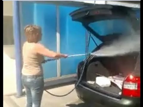 Kobieta vs myjnia samochodowa
