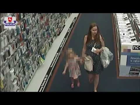 Kobieta z dzieckiem kradnie telefon