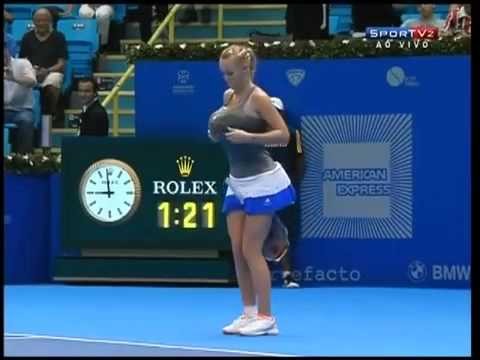 Caroline Wozniacki parodiuje Serene Williams Hahah