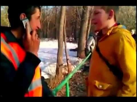 Rosyjskie nastolatki, rozmawiajac z pracownikami 