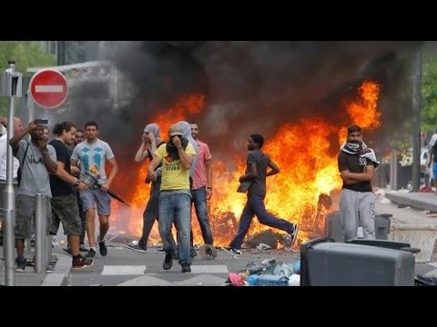 Imigranci robia zamieszki w Paryzu