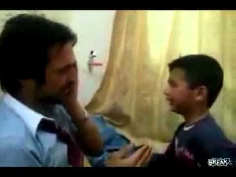 Arabska zabawa ojca z synem.