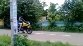 Hinduski Kaskader Motocyklowy