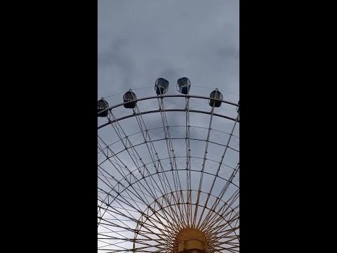 Potezny wiatr w parku rozrywki Potezny wiatr w parku rozrywki