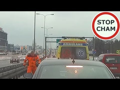 Agresywny kierowca ambulansu zatrzymuje ruch 