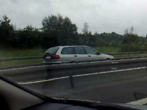 Volvo-jadace-100kmh-pod-prad-na-autostradzie-A4