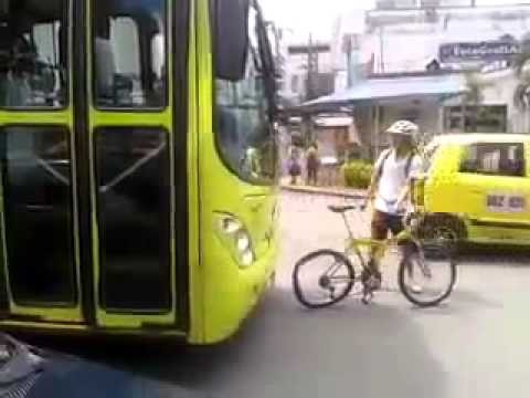 Kierowca autobusu vs Rowerzysta