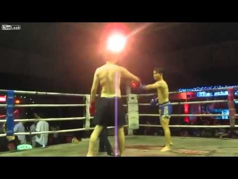 Pijany gosciu vs zawodnik mauy Thai