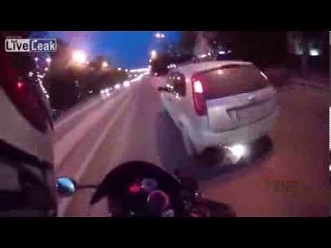 Auto vs motocykl 