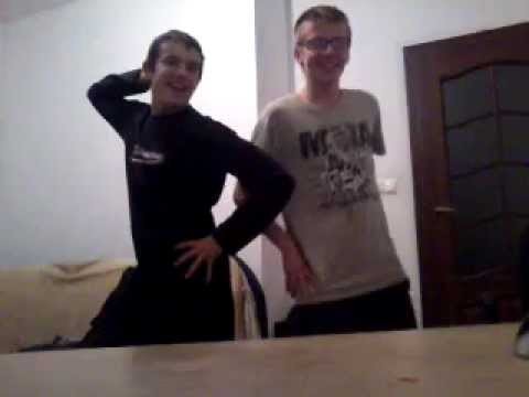 2 idiotow i Gangam Style po jaraniu