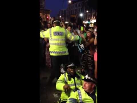 Brytyjska policja sie bawi