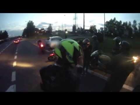 Cham z Lincolna vs motocyklisci.