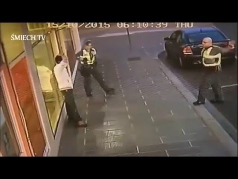 Imigrant atakuje policjanta  