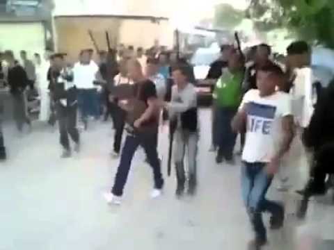 Szalenczy Syria taniec z karabinami