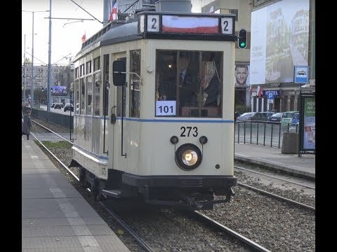 Przejazd starego tramwaju w Gdansku.