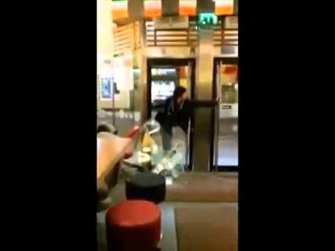 Bydlak terroryzuje McDonalda