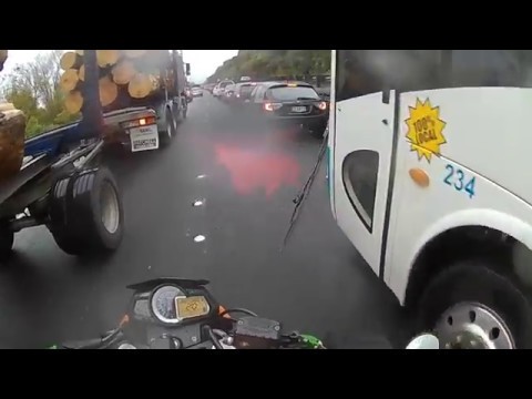 Brutalny atak kierowcy autobusu  na motocykliste