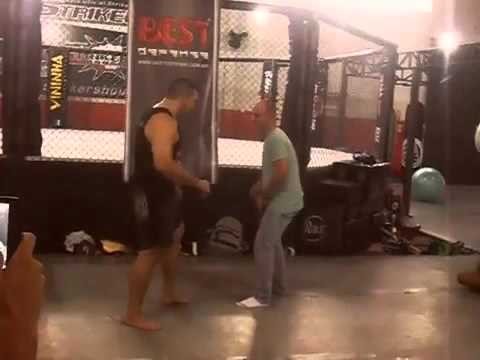 Zawodnik UFC testuje Low Kick