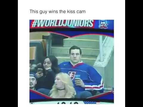 Ten facet wygral kiss cam 