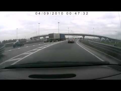 Ciezarowka gubi przyczepe na autostradzie! 