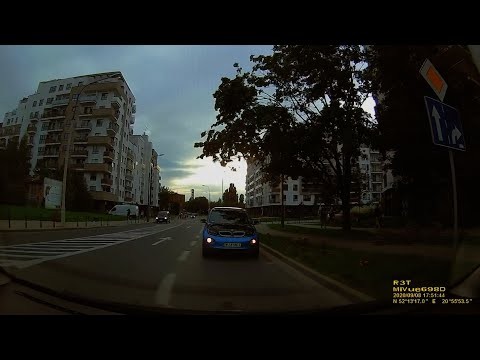 Mam BMW, wiec "awaryjne" i parkuje gdzie chce. Nawet na srodku drogi...