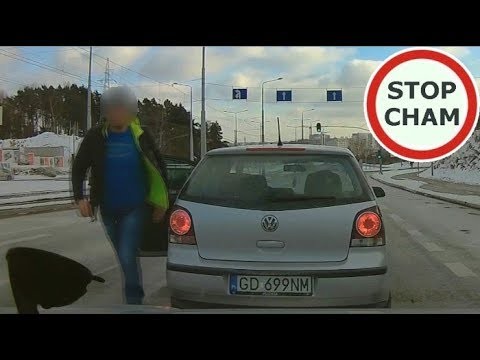 Plujek w Volkswagenie - agresja na drodze