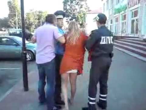 Pijana Rosjanka vs.Trzech Policjantow 