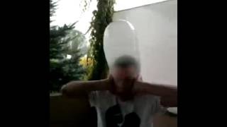 Robic z siebie takiego blazna.