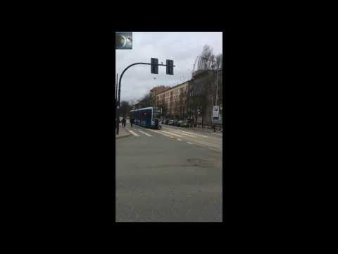 Krakow: Wsciekly rowerzysta atakuje tramwaj