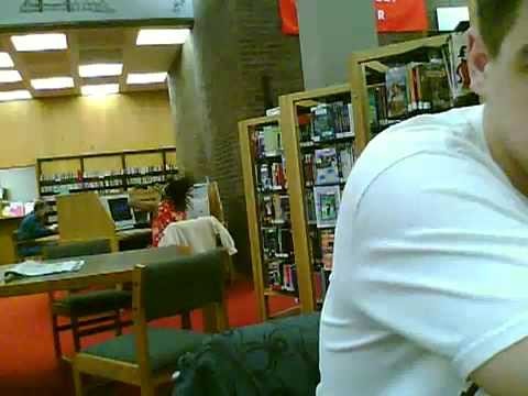 Szalony taniec w bibliotece