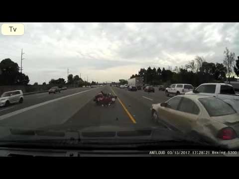 Wypadek motocyklisty na drodze 